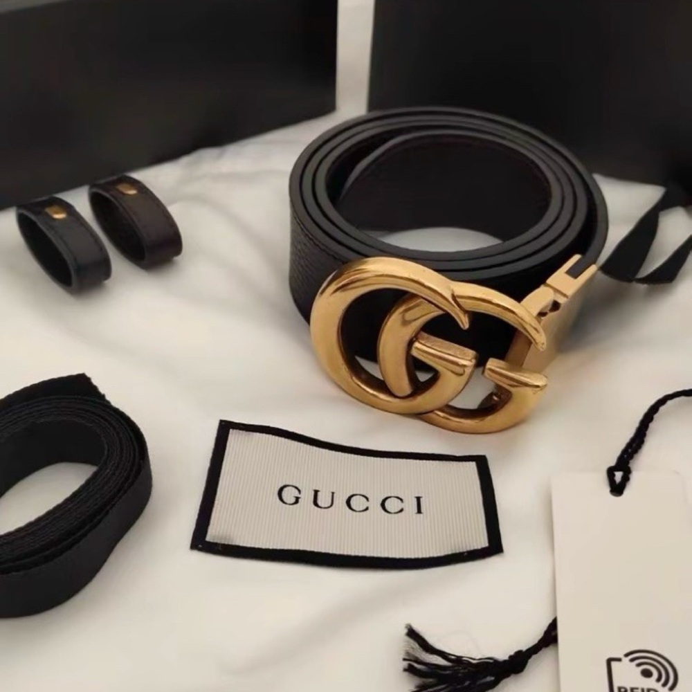 Gucci Men's Belt in Black with Gold Buckle